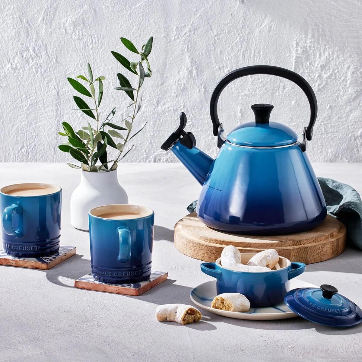Le Creuset Kone Fluitketel 1,6 Liter Staal Azure 6 Le Creuset Kone Fluitketel 1,6 Liter Staal Azure - Afbeelding 4