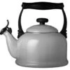 Le Creuset Tradition Fluitketel 2,1 Liter Staal Mist Grey 1 Le Creuset Tradition Fluitketel 2,1 Liter Staal Mist Grey -Keukenbenodigdheden Winkel 92000800541000