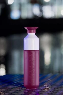 Dopper Waterfles 450 Ml Kunststof Funky Fuchsia 7 Dopper Waterfles 450 Ml Kunststof Funky Fuchsia -Keukenbenodigdheden Winkel mood photography for pdp 800x1200 0000 3766 20210204 funky fuchsia 002