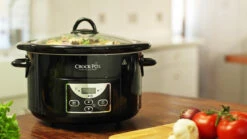 Crock-Pot Digitale Slowcooker 4,7 Liter Metaal Zwart -Keukenbenodigdheden Winkel sccprc507b lifestyle 1
