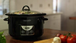 Crock-Pot Digitale Slowcooker 4,7 Liter Metaal Zwart -Keukenbenodigdheden Winkel sccprc507b lifestyle hero 1
