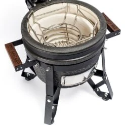 The Bastard Model 2021 Small Urban Kamado Keramiek Mat Zwart -Keukenbenodigdheden Winkel the bastard urban keramische barbecue small 2021 7