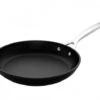 Le Creuset Les Forgées TNS Koekenpan ø 28 Cm Aluminium -Keukenbenodigdheden Winkel toughened non stick shallow frying pan 28cm black le creuset